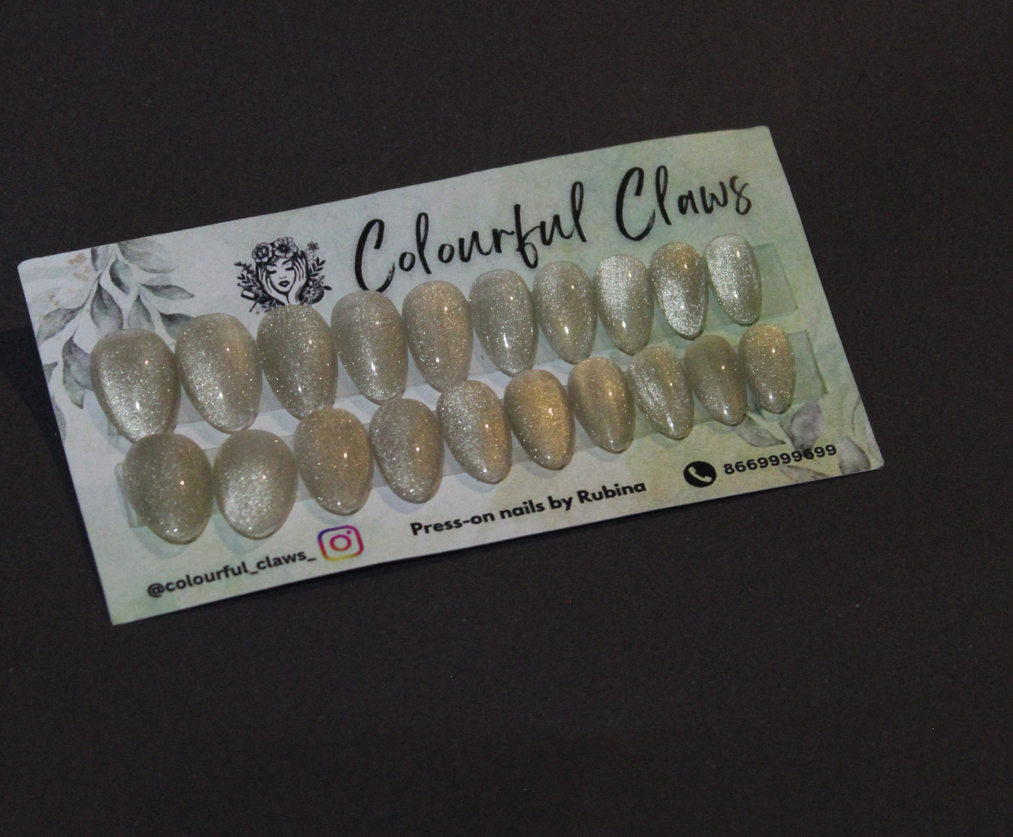 Short Almond Silk Cat eye Nails