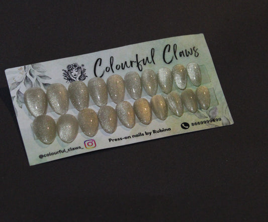 Short Almond Silk Cat eye Nails